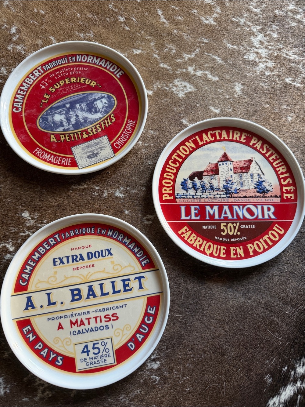 Set of 3 - Camembert Red Vintage-Style Decorative Cheese Plates